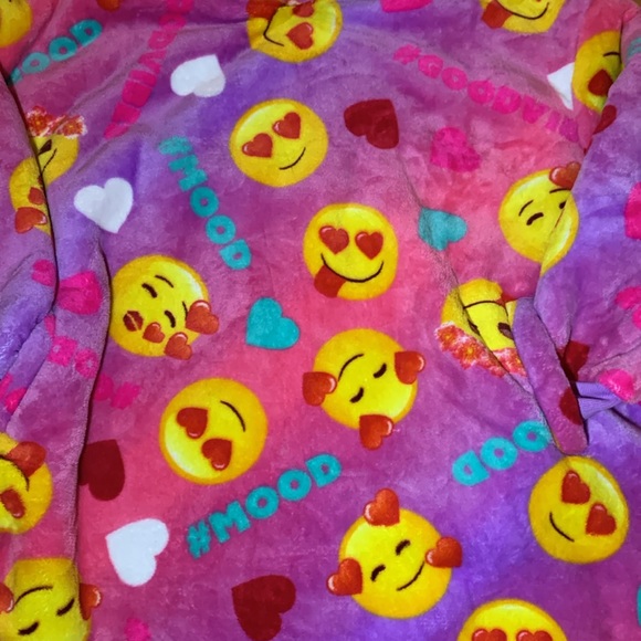 Emoji OverSized Kids Fluffy hoodie sweater Girls Kids 4-10 Like New! - Picture 3 of 10